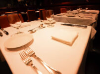 レストランのテーブル