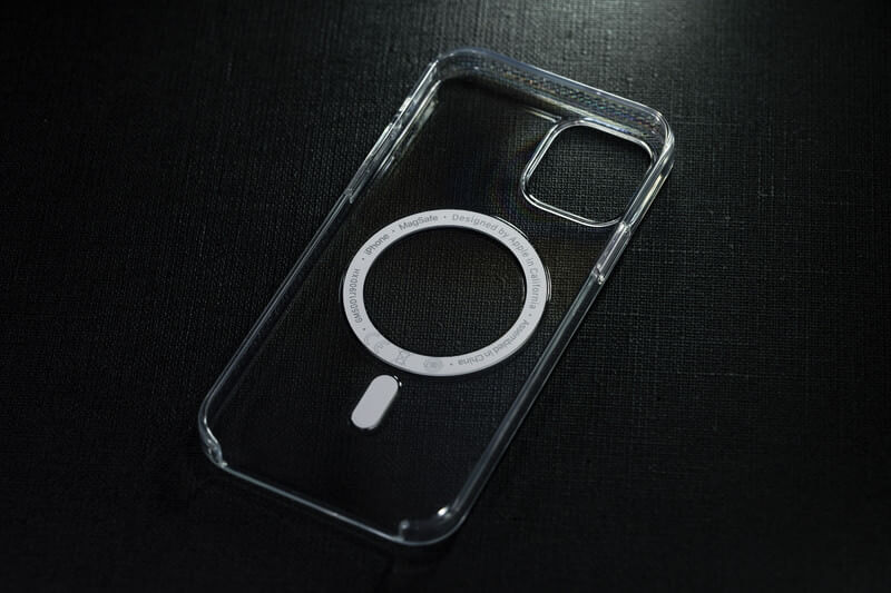 新しい充電方法ができるスマホケース