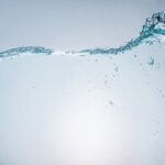 揺れる水